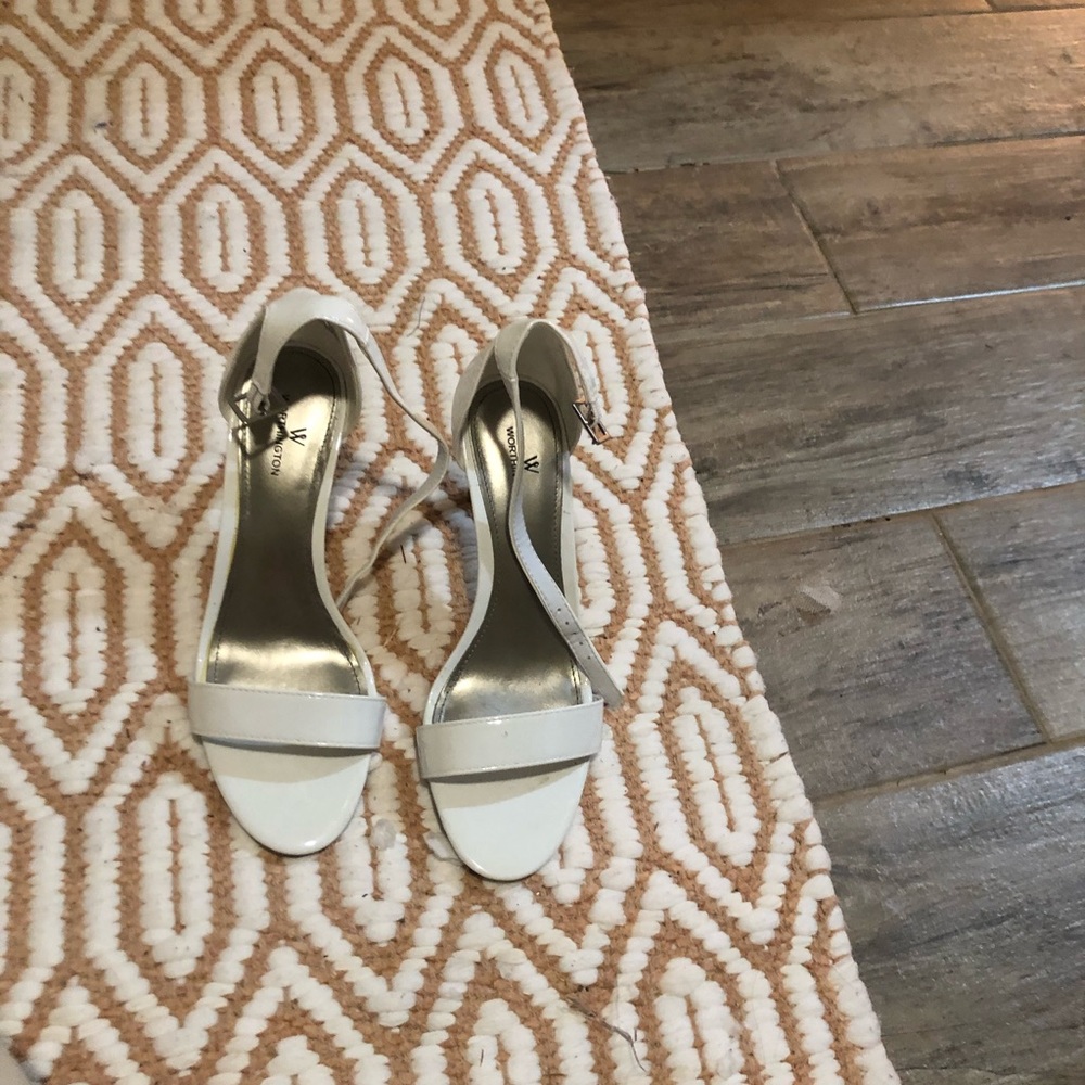 Worthington white pumps